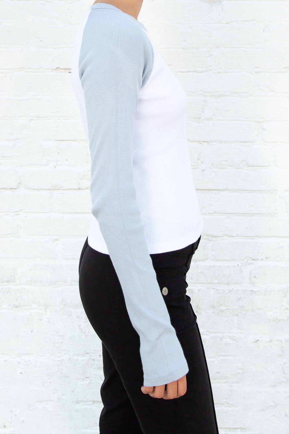 White and Light Blue / S