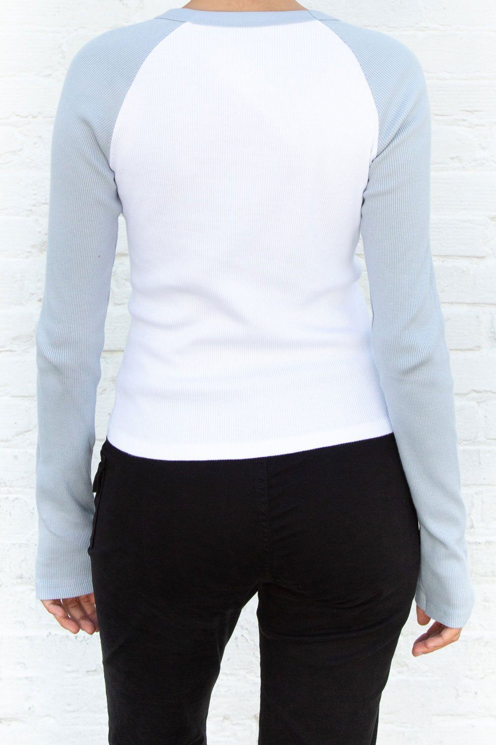 White and Light Blue / S
