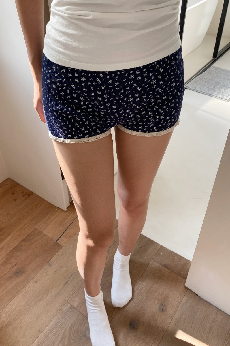 【Brandy Melville】ボーイ ショーツ アンダーウェア 花 リップ Brandy Melville】ボーイ ショーツ アンダーウェア 花 リップ