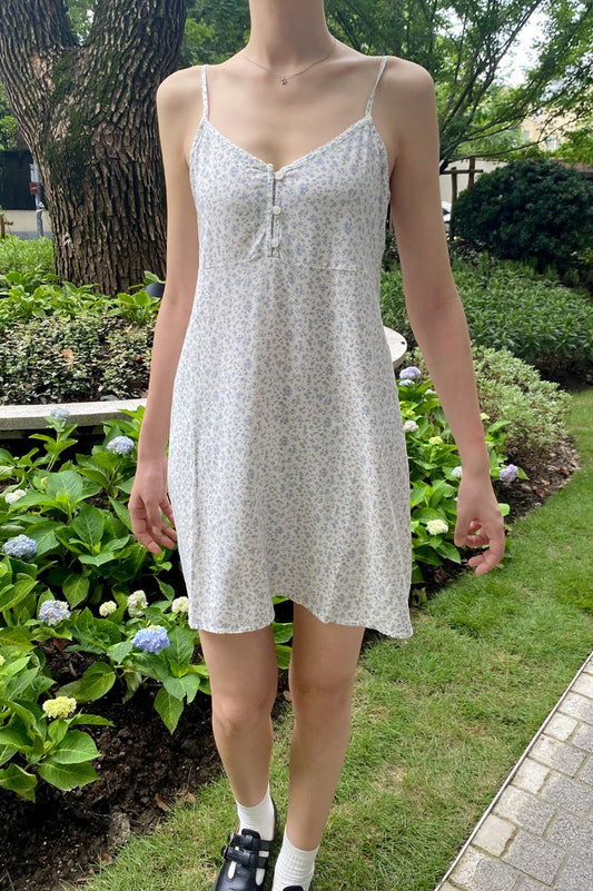 Medium / White and Blue Floral